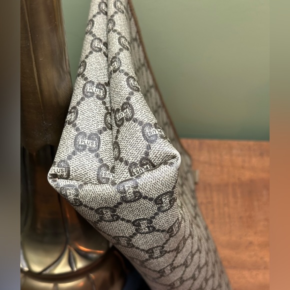 Gucci Plus large cosmetic pouch or clutch Gucci Plus coated canvas crossbody bag - Picture 7 of 11